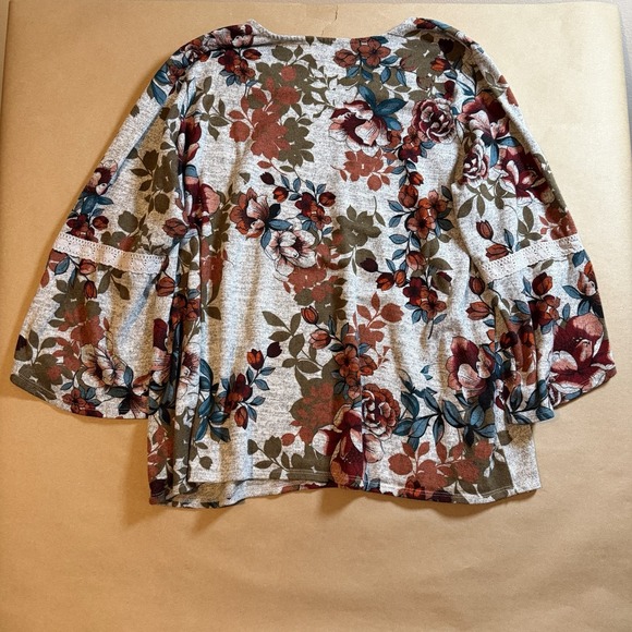 Avenue Women's Size 18/20 Pullover Blouse Floral Slit 3/4 Sleeves Gray Knit Top - Picture 2 of 6